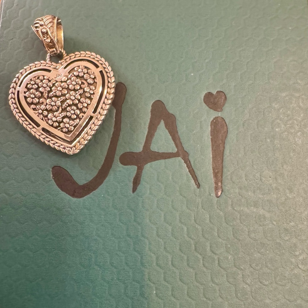 Jai John Hardy Sterling Silver Flower Heart Pendant Enhancer With Box & Pouch - Picture 3 of 3